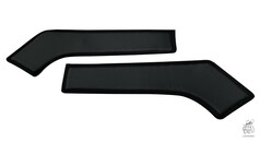 Paar schwarze Sitzsockel aus Kunstleder mit glatter Oberfl�che und schwarzer Umrandung.
