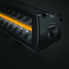 Strands Siberia XPA Double Row Lichtbalken, schwarz, mit bernsteinfarbenem Positionslicht und LEDs.
