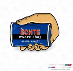 Emaille-Anstecker "Scandi Pin Zware Shag" mit blauer Dose und Text.