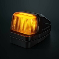 Strands IZE LED Dachleuchte mit bernsteinfarbenem Positionslicht und dunkler Linse.