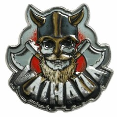 Grauer DTS PIN Valhalla mit Totenkopf im Wikingerhelm und gekreuzten �xten.