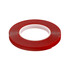 Rolle transparentes doppelseitiges Klebeband mit rotem Schutzfilm auf wei�em Hintergrund.